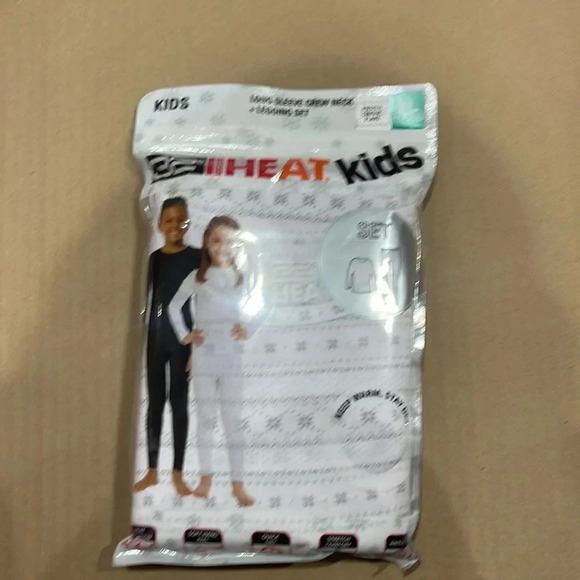 Kids- 32degrees kids heat long sleeve/ legging set XL 16/18 Snowflakes - Picture 9 of 10